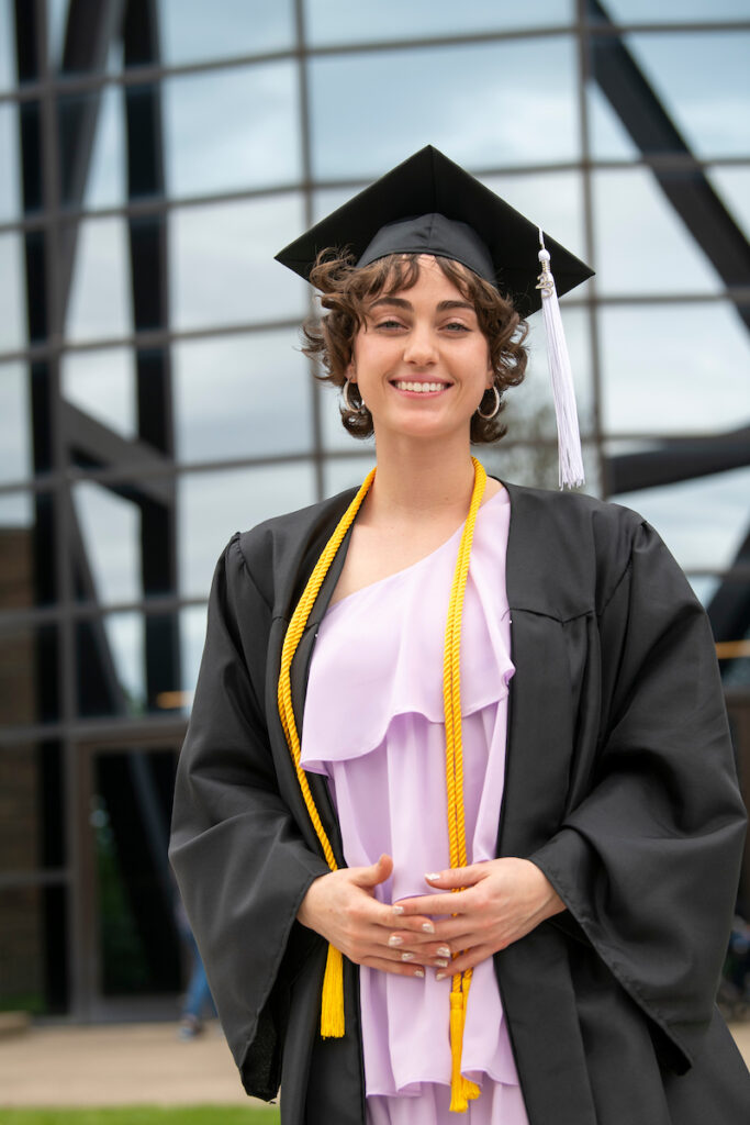 Eva Toscos ’23