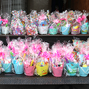 Alumni Association Cabinet delivers Easter baskets to SCAN